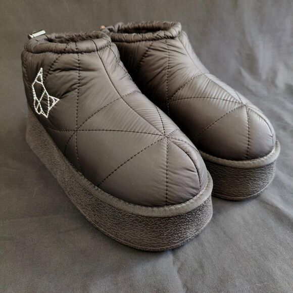 Naked Wolfe Shoes - NWOT ♡ Naked Wolfe ♡ Buffy Fur Lined Puffer Platform Boots in Black
